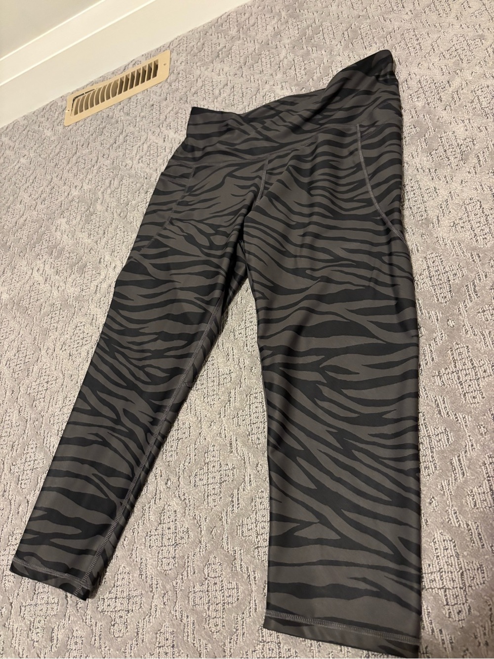 Old Navy Black Zebra-Stripe Leggings